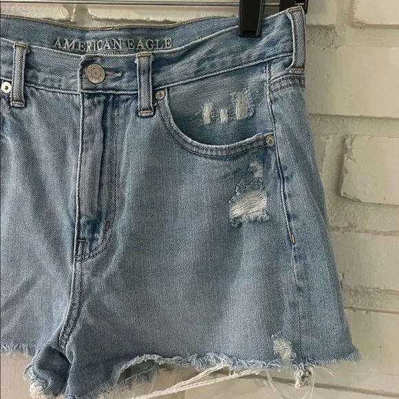 American Eagle Outfitters Light Wash Distressed Denim Cutoff Shorts - Picture 4 of 5